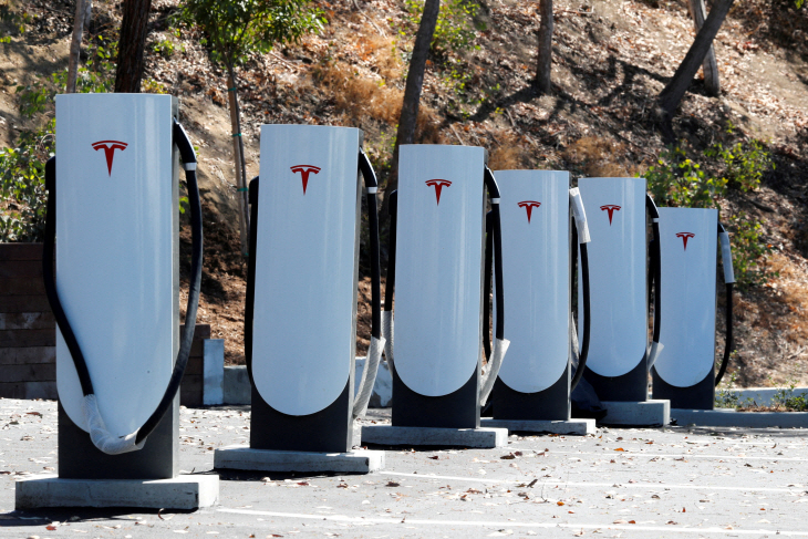 TESLA-CHARGING/