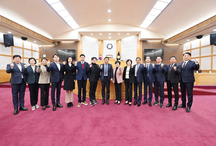 제8대 파주시의회 의원들