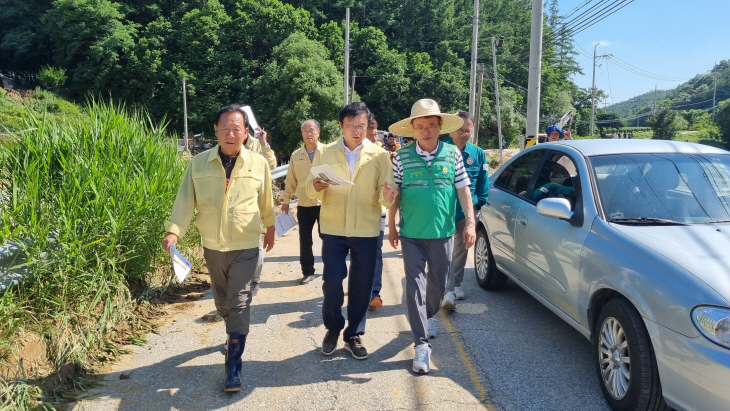 박현국 군수 수해 응급 복구 현장 방문