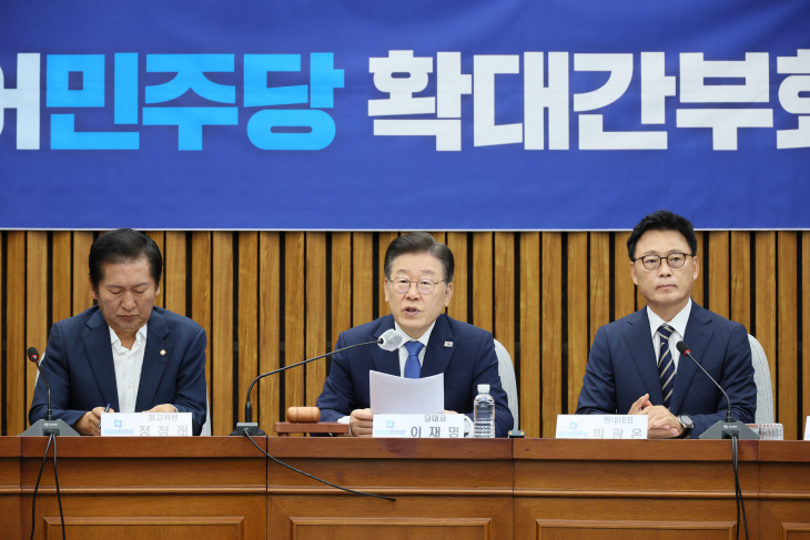 발언하는 이재명<YONHAP NO-1194>