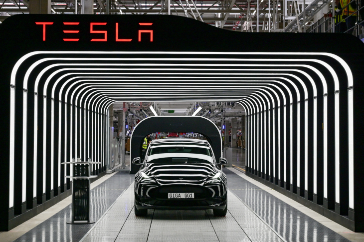 TESLA-STOCKS/ <YONHAP NO-0326> (via REUTERS)