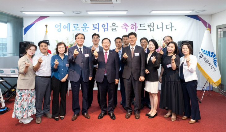 상반기공무원퇴임식(운영지원과)_1
