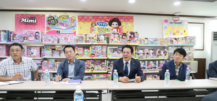 최대호 안양시장 5일 토종기업으로 선정된 미미월드 격려방문