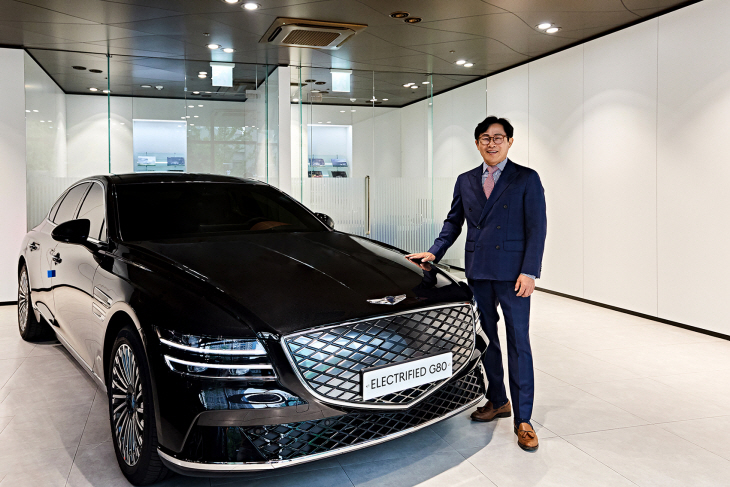 최진성 서대문중앙지점 영업이사가 자동차 누적 판매 7000대 달
