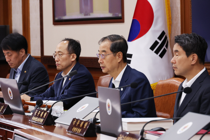 국무회의서 발언하는 한덕수 총리