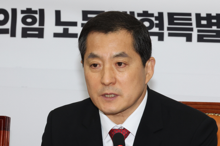 실업급여 제도개선 공청회에서 발언하는 박대출 정책위의장