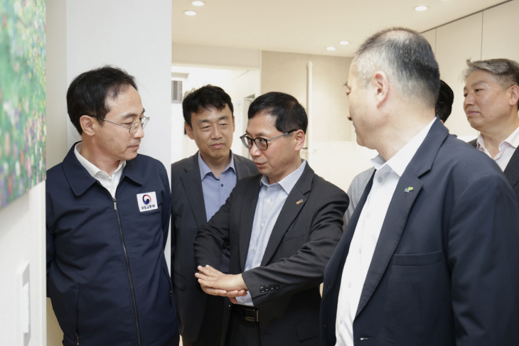 김오진 국토부 제1차관 12일 시흥시 한울터 방문