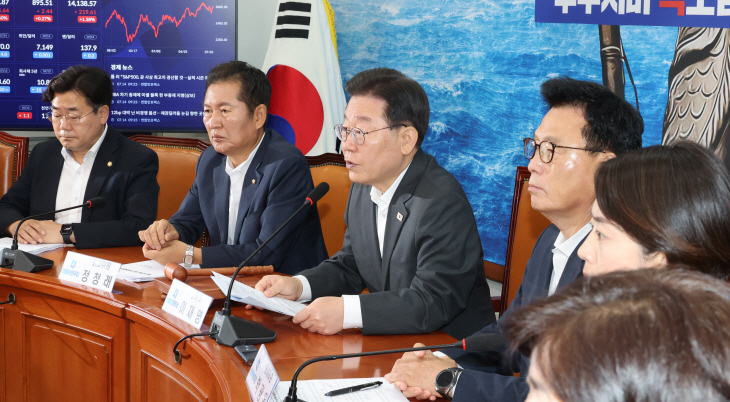 발언하는 이재명 대표<YONHAP NO-1910>