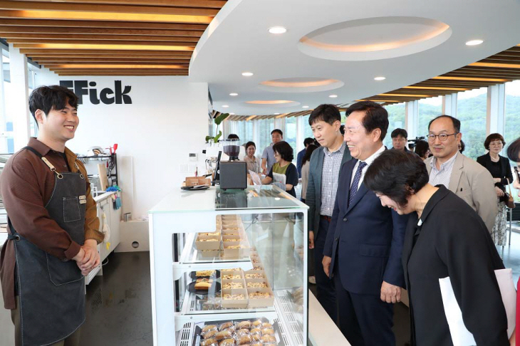 청년 창업 카페 테스트베드 오픈식