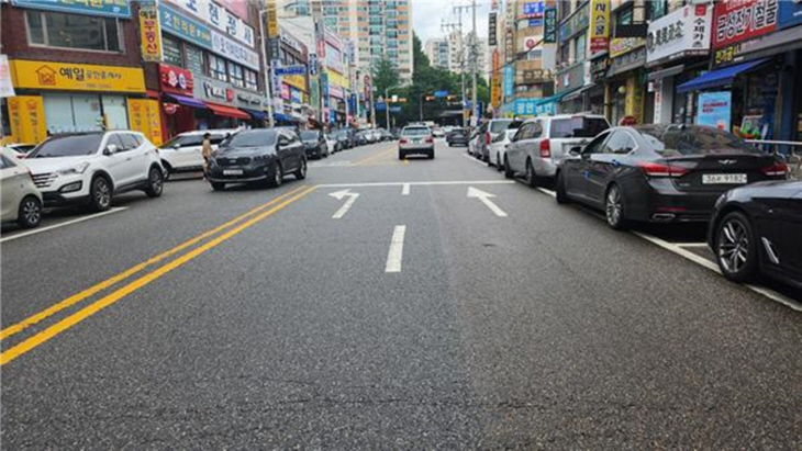 안양시 관양시장 입구 관평로 도로