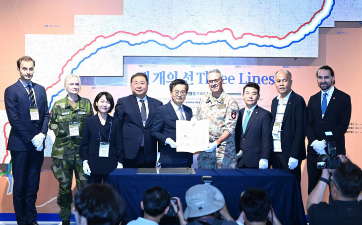 파주 DMZ 갤러리그리브스에서 정전협정서 전달식 개최