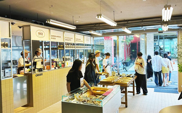 로컬 플래그십 스토어.. ‘삼진어묵 인 제주’ 오픈