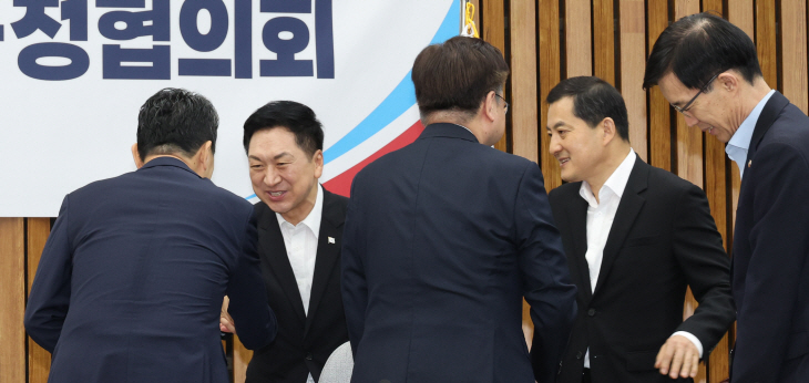 유·보 관리체계 일원화 당정 참석하는 김기현 대표