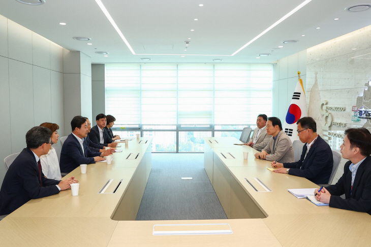 김성제 의왕시장 4일 의왕교육지원청 신설 촉구 서명부 전달