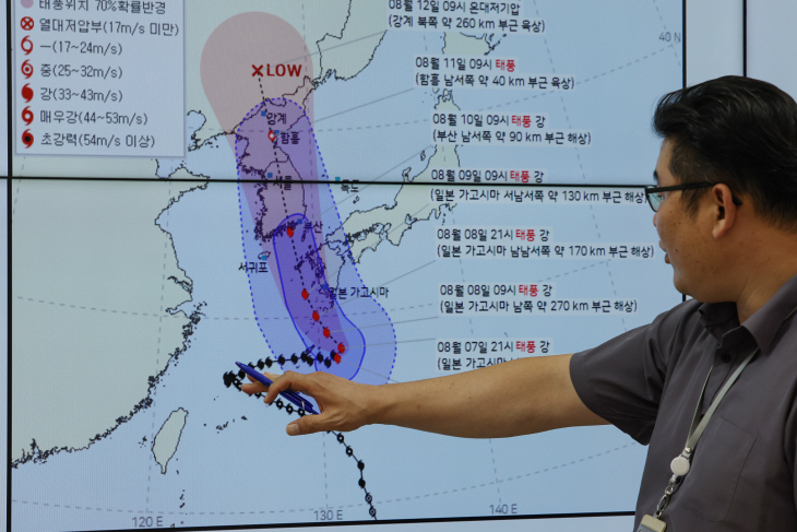 태풍 카눈, 한반도 향해 북상