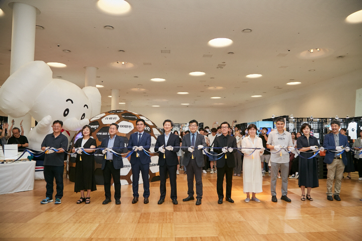 8일 오후 서울 중구 동대문디자인플라자(DDP) 전시2관에서 진행