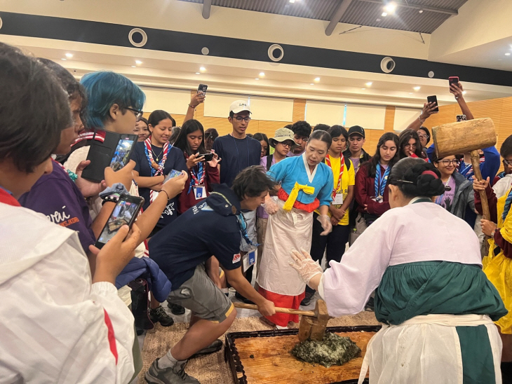 한국 전통문화 떡메치기 체험