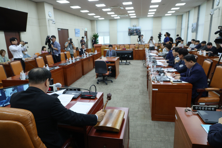 더불어민주당, '채수근 상병' 국방위 단독 개회