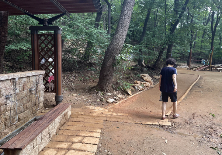 과천시 관악산 ‘맨발 황톳길’