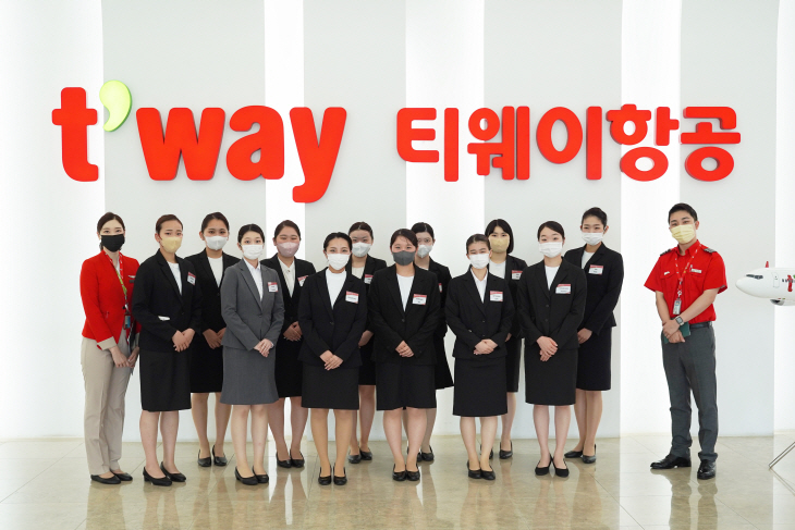 17일 서울 강서구 티웨이항공 훈련센터에서 승무원 체험과정 ‘