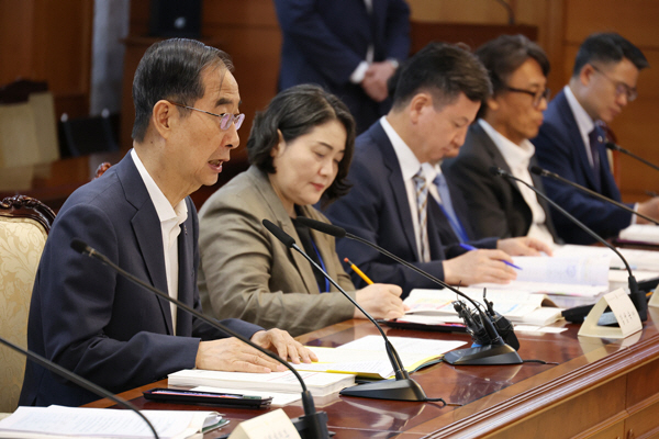 소비자 정책위원회에서 발언하는 한덕수 국무총