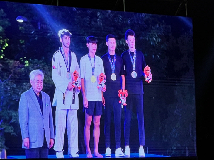 시상대 오른 김포시 소속 김용환 선수