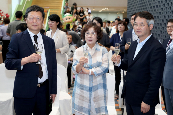 왼쪽부터 김유열, 유시춘, 이동환