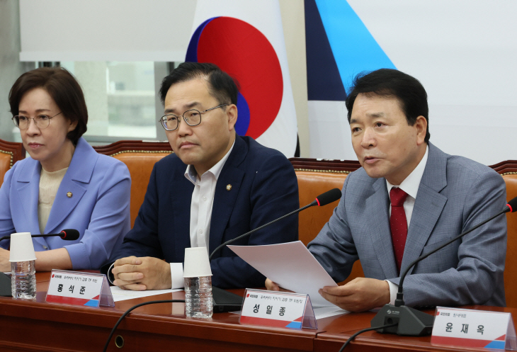 발언하는 성일종 위원장<YONHAP NO-2314>