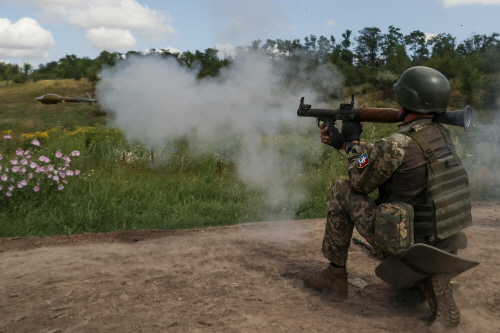 UKRAINE-CRISIS/EAST-DRILLS