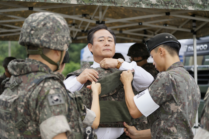 신영재 군수, 전차 전투사격 참관