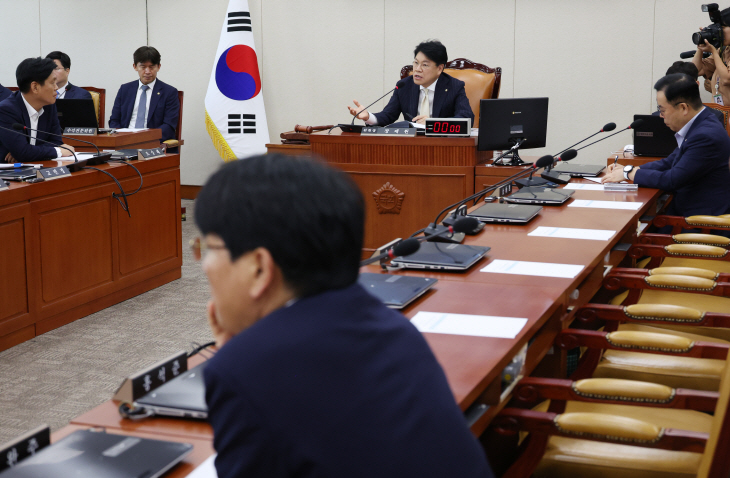 반쪽짜리 과방위는 결국 산회