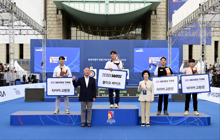 정의선 현대차그룹 회장(왼쪽 두 번째)가 '현대차 정몽구배 한