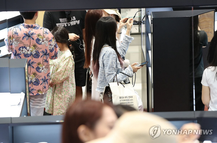 제주 면세점 찾은 중국 단체관광객