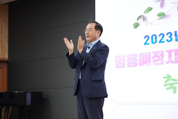 하윤수 부산시교육감 “더 이상 교사 혼자 감내하게 해서는 안