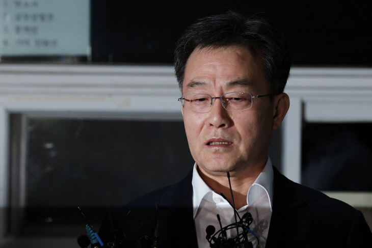 서울구치소 나와 질문에 답하는 김만배