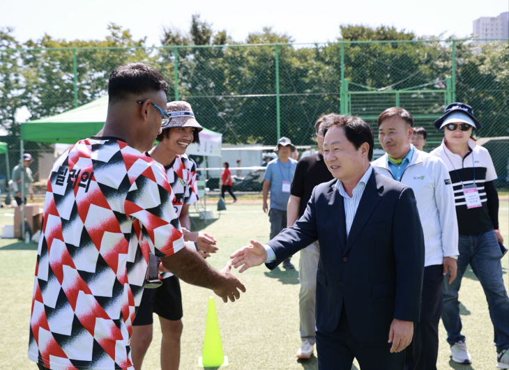 주광덕 남양주시장 남양주시장배 기업체 한마음 족구대회 응원