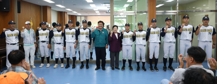 상동고등학교 야구부 선수들, 삼계탕 봉사
