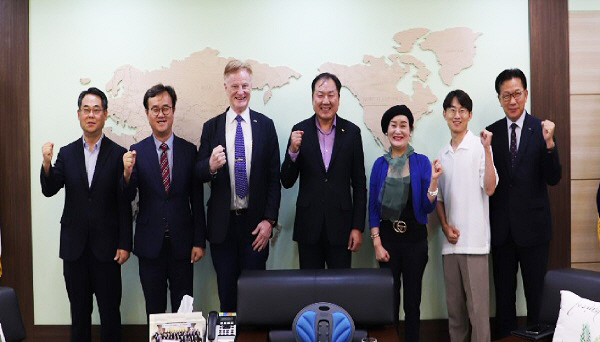 ‘제나 정’ 글로벌 외교관포럼 회장, 양산상의 방문 국제교류
