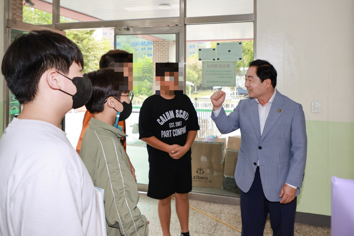 주광덕 남양주시장 18일 도곡초등학교 학생 격려