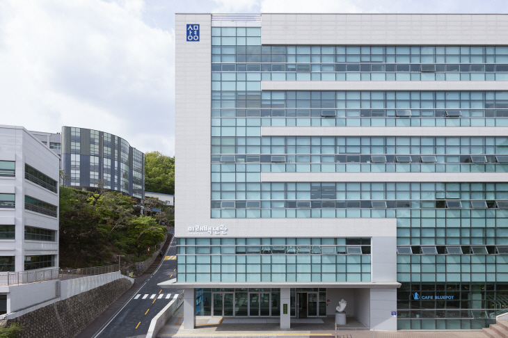 상명대학교 대학전경(미래백년관)