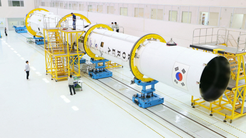 1.누리호 단 결합_출처 한국항공우주연구원