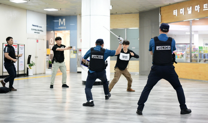 안산시 20일 이상동기 범죄 대응 모의훈련- 경찰 대치