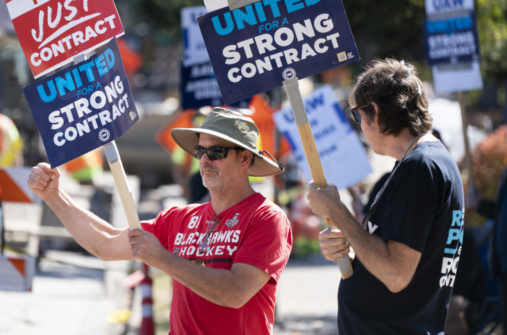 Auto Workers Strike Oregon