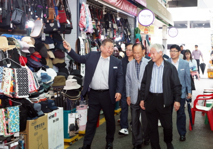김경일 파주시장 26일 추석대목 전통시장 탐방