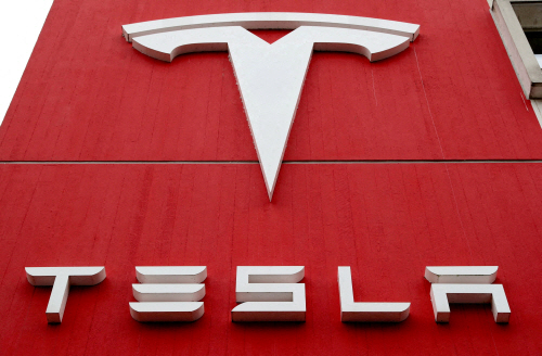COMMONWEALTH BANK-TESLA/