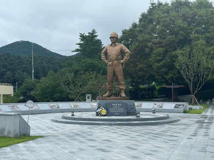 고 백선엽장군 동상