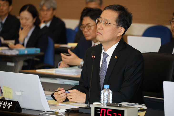 국감 참석한 이형일 통계청장<YONHAP NO-2529>