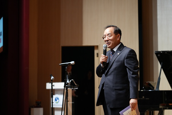 하윤수 부산시교육감 “돌봄센터 개장... 원도심 지역 가정 큰