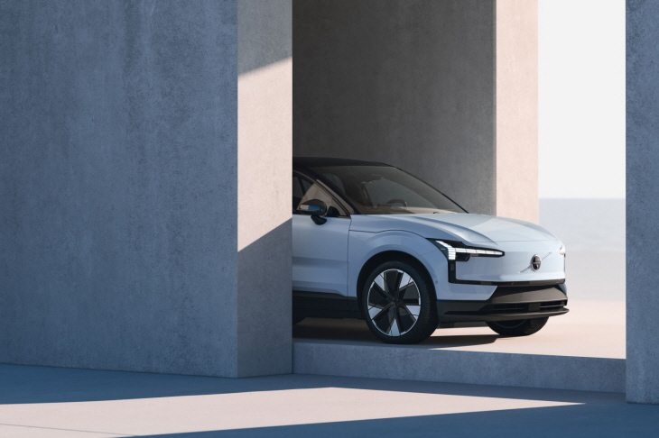 사진자료1_프리미엄 순수 전기 SUV, 볼보 EX30