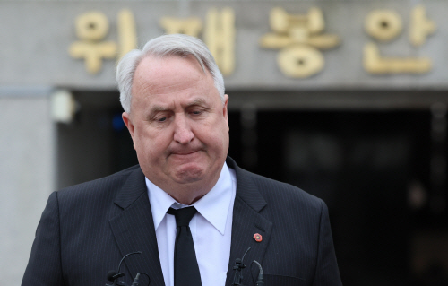 질의응답하는 인요한 혁신위원장